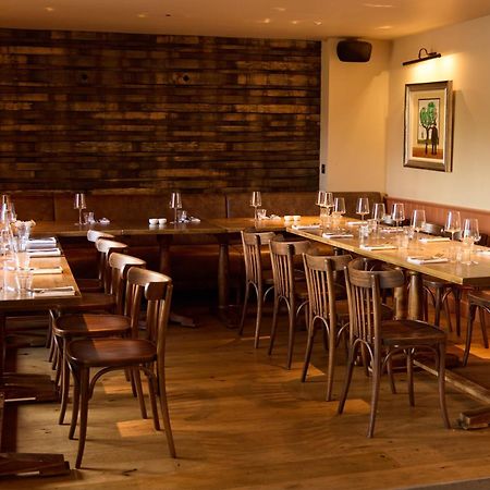 Отель The Harcourt Arms Stanton Harcourt Экстерьер фото Interior of the restaurant