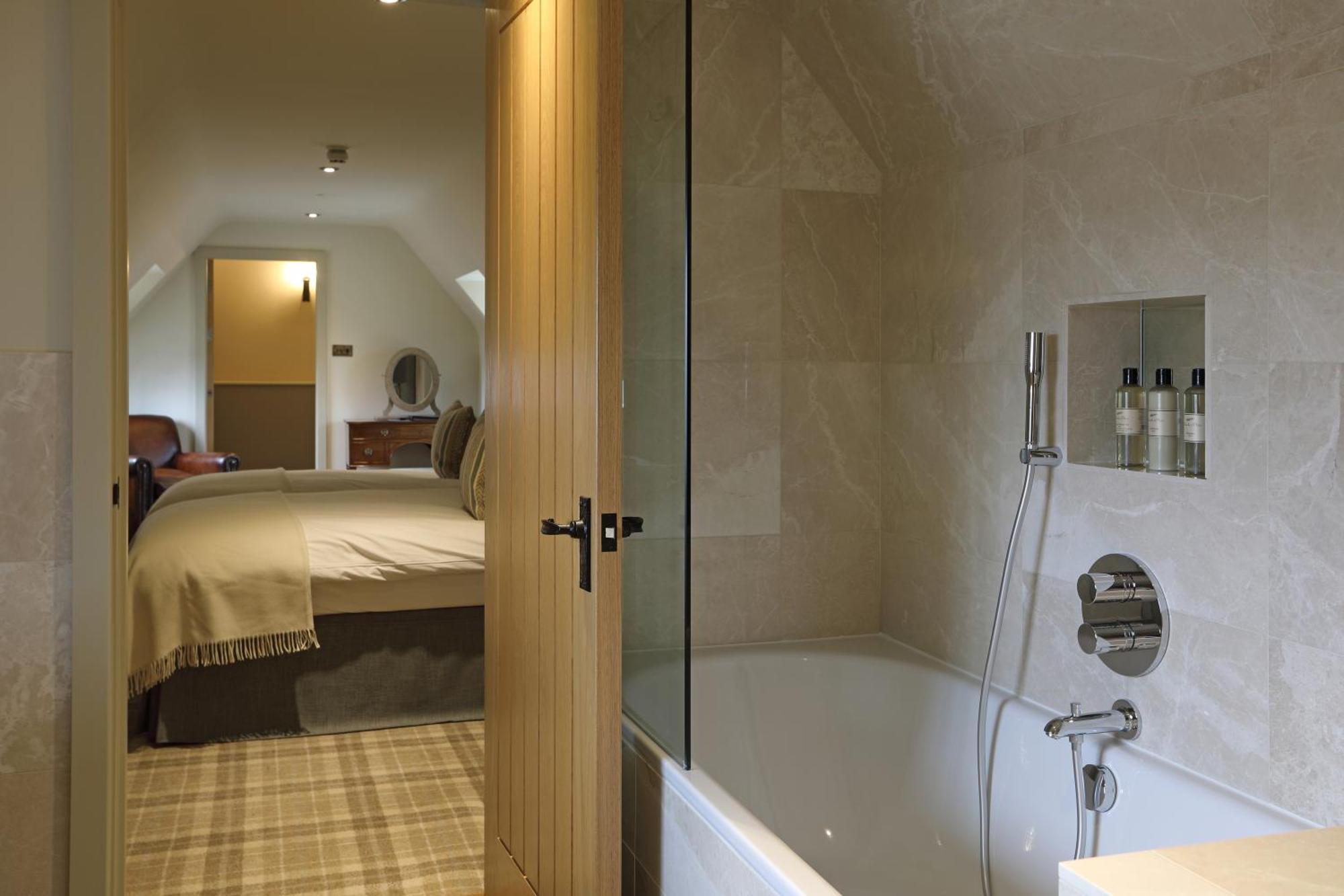 Отель The Harcourt Arms Stanton Harcourt Номер фото A bathroom in a hotel