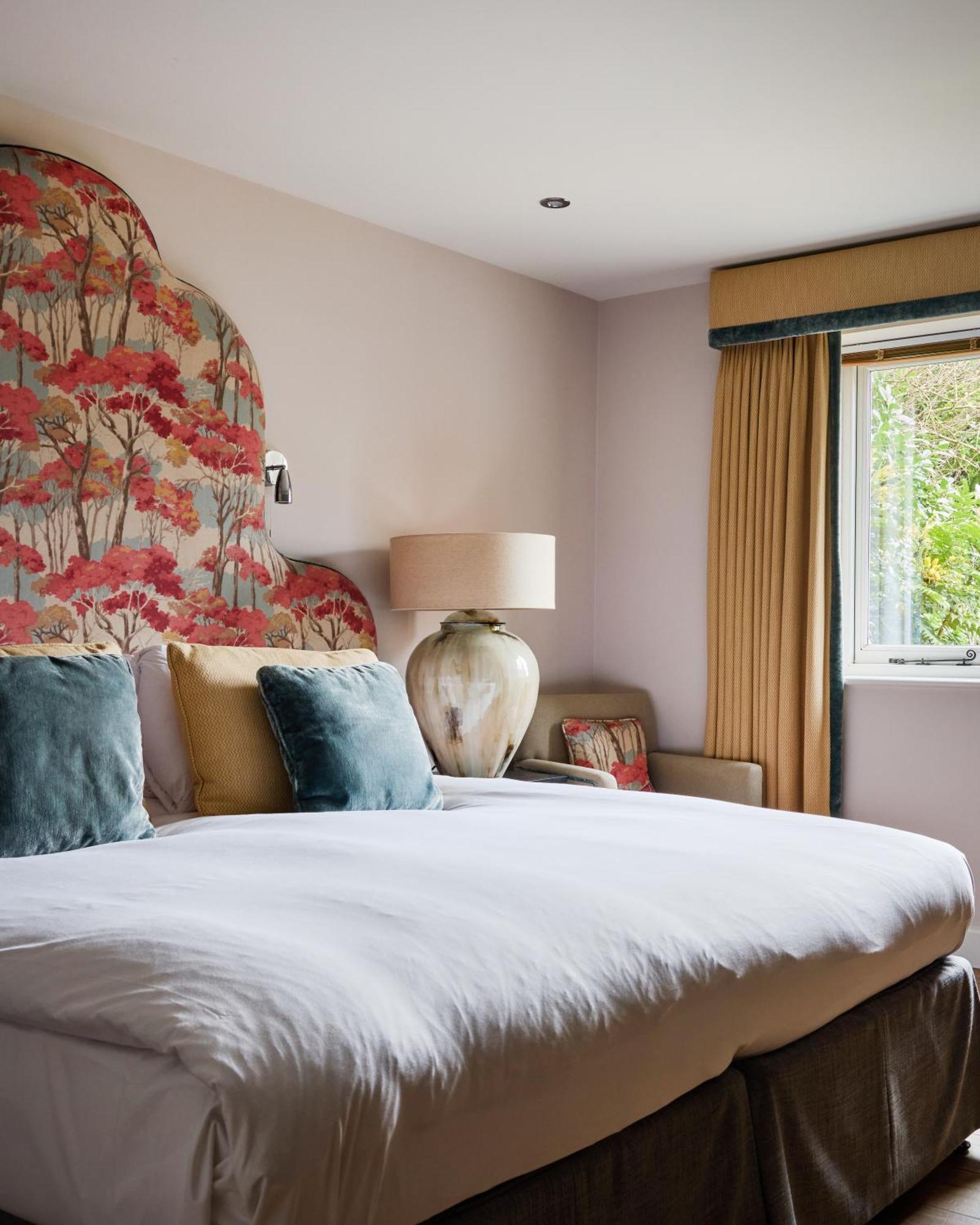 Отель The Harcourt Arms Stanton Harcourt Номер фото A bedroom at The Old parsonage