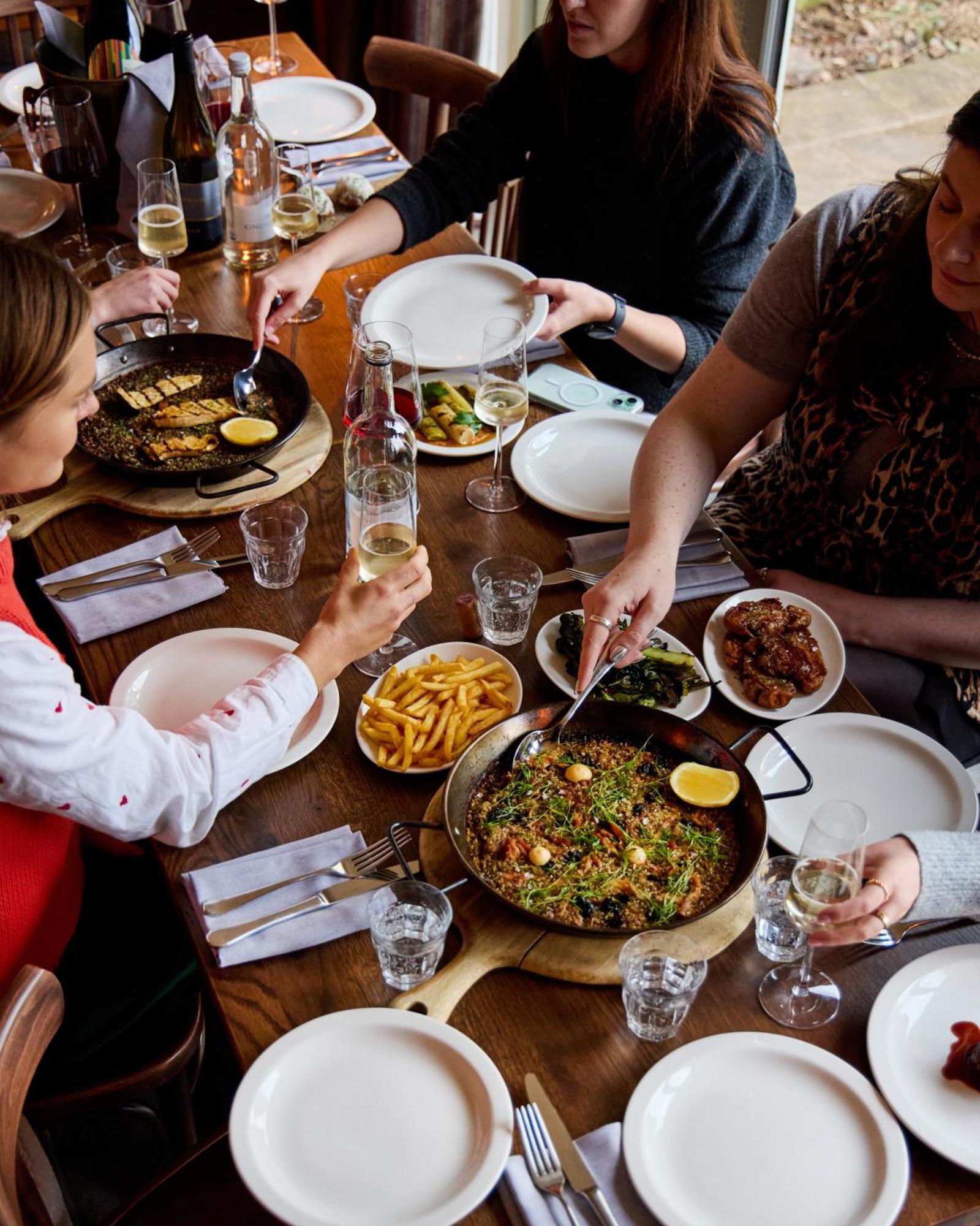 Отель The Harcourt Arms Stanton Harcourt Экстерьер фото A selection of tapas